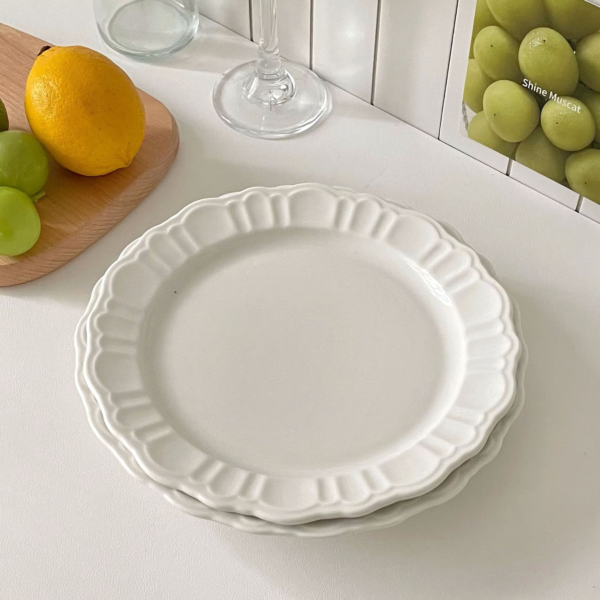 Cream-colored embossed petal ceramic plate, ins Japanese tableware, flat plate, deep plate, home dish, dessert and salad plate Application Scenario