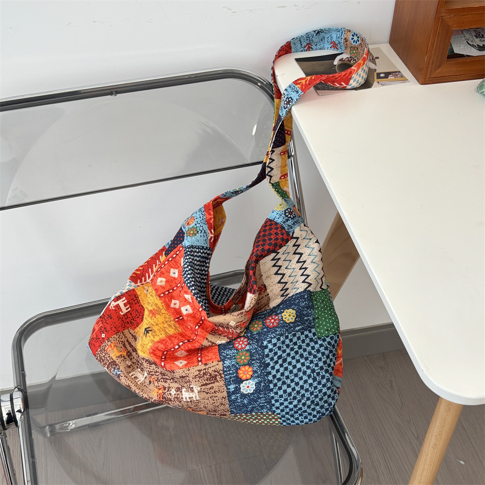 5391 New retro ethnic style color-blocking collage single-shoulder crossbody bag with large capacity underarm canvas bag for women Application Scenario