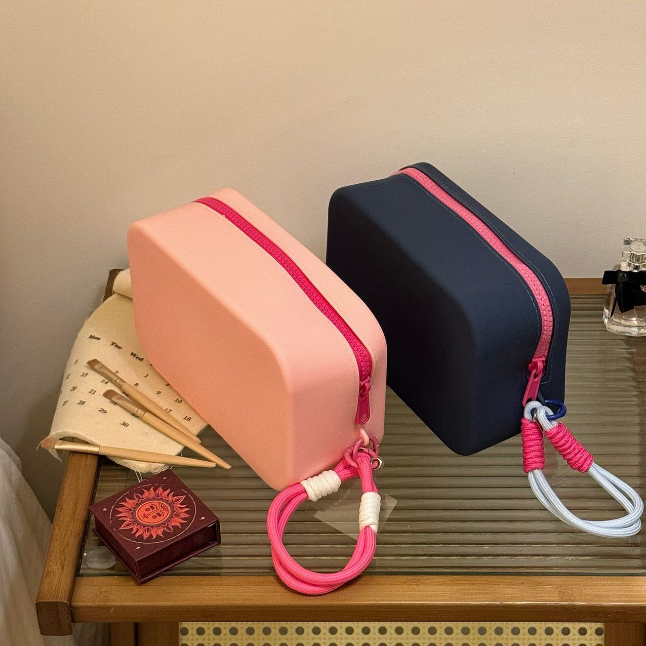 2024 New silicone cosmetic bag, large capacity, portable, waterproof, travel toiletry bag, jewelry, desktop storage silicone bag full figure