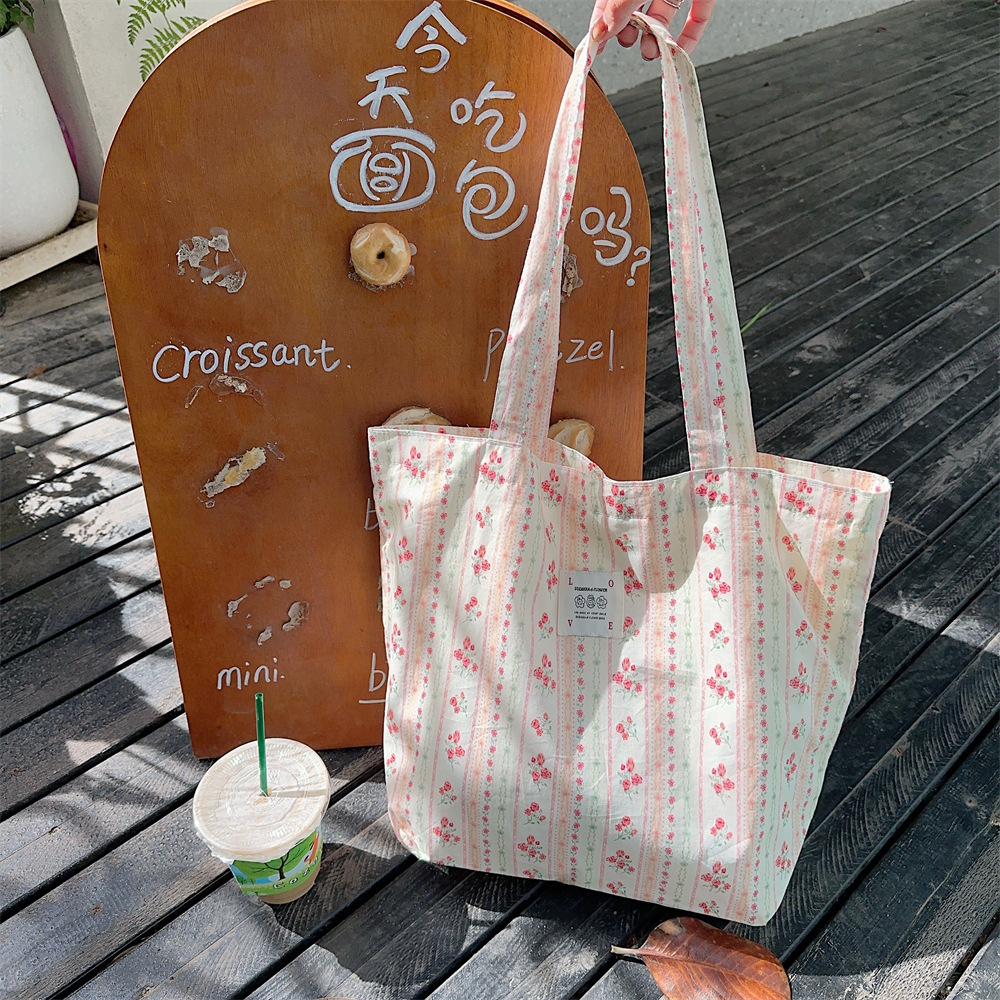26101 canvas bag for women, Korean romantic floral print on Instagram, college student schoolbag, single-shoulder hand-carried bag Item Picture