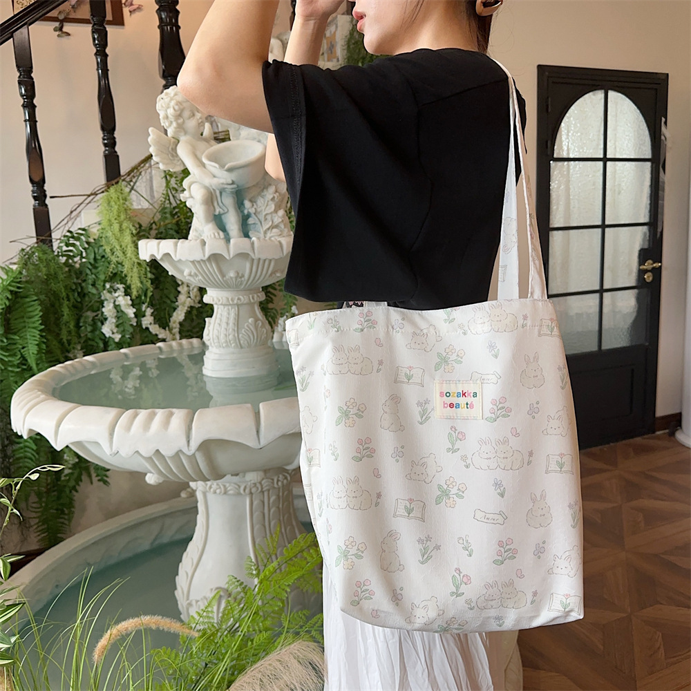 47201 InS-style cartoon embossed canvas bag, casual single-shoulder bag, cloth bag, a girl's handbag for going shopping Application Scenario