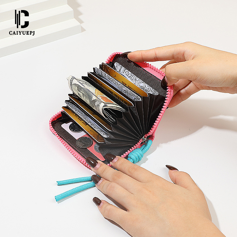 New cross-border short wallet, heart-shaped candy card case, zipper mini coin purse, INS lanyard organ card case Application Scenario