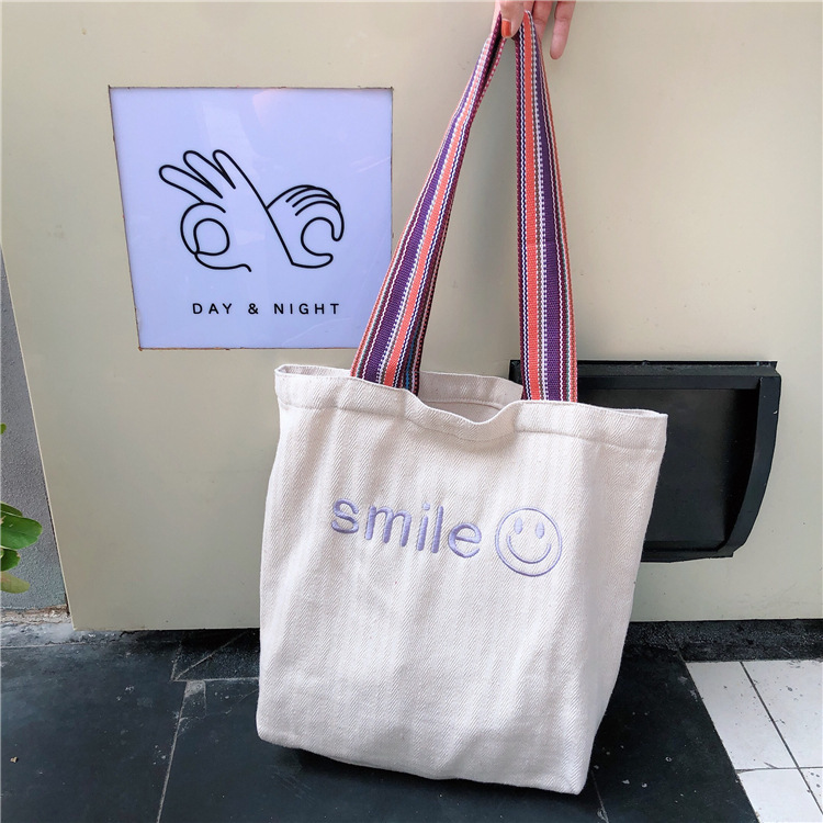 910282 Korean INS-style fabric embroidered smiling face large-capacity student single-shoulder girls' bag manufacturer, simple and fashionable for women Specification drawing