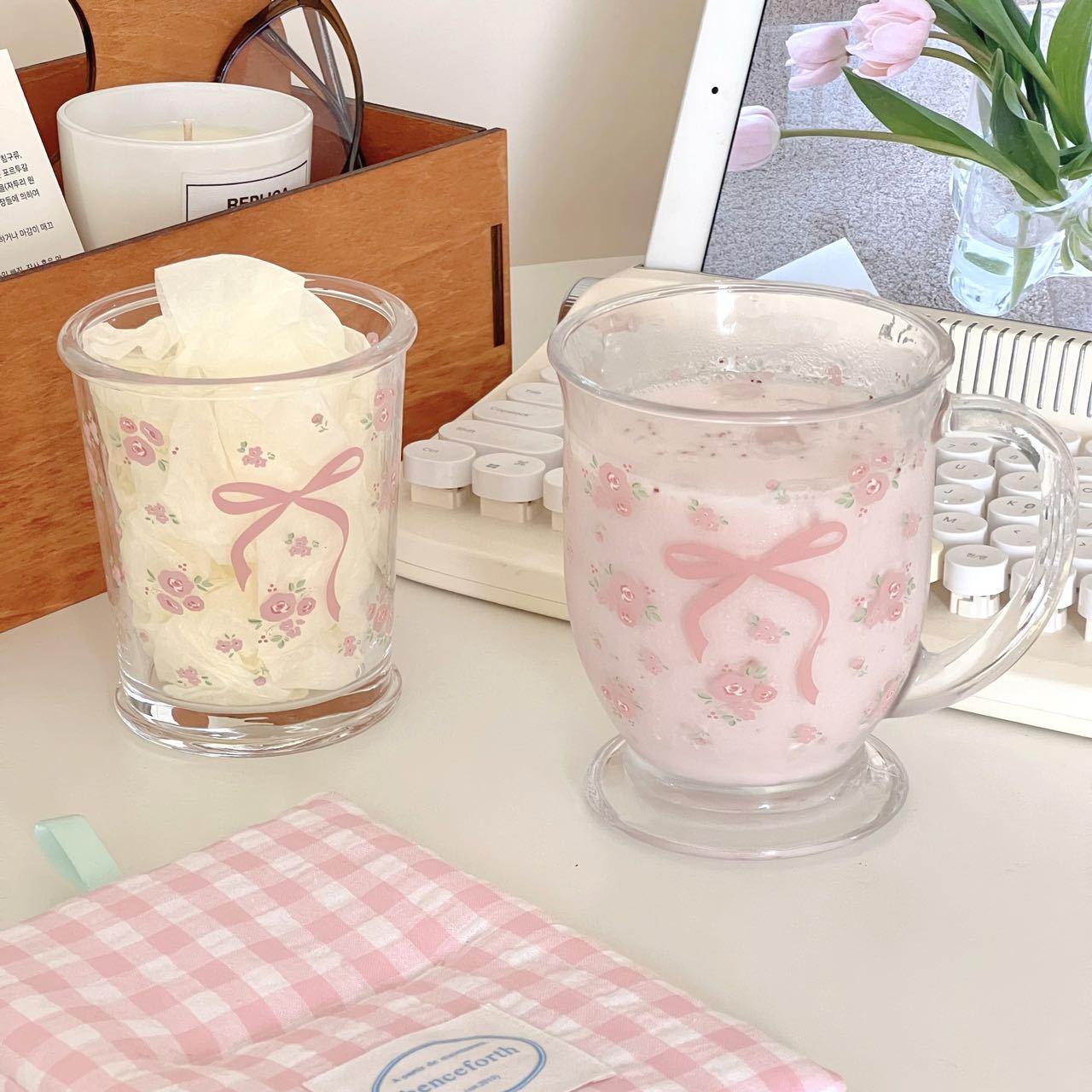 Cute bow floral glass cup, high school girls' appearance level, household drinking cup, transparent cold drink milk coffee cup full figure