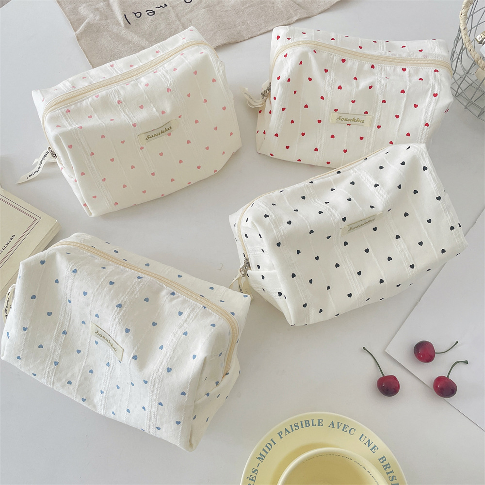 56171 Striped heart-shaped Makeup Bag Portable Travel large-capacity small square bag for toiletry and makeup storage details Picture