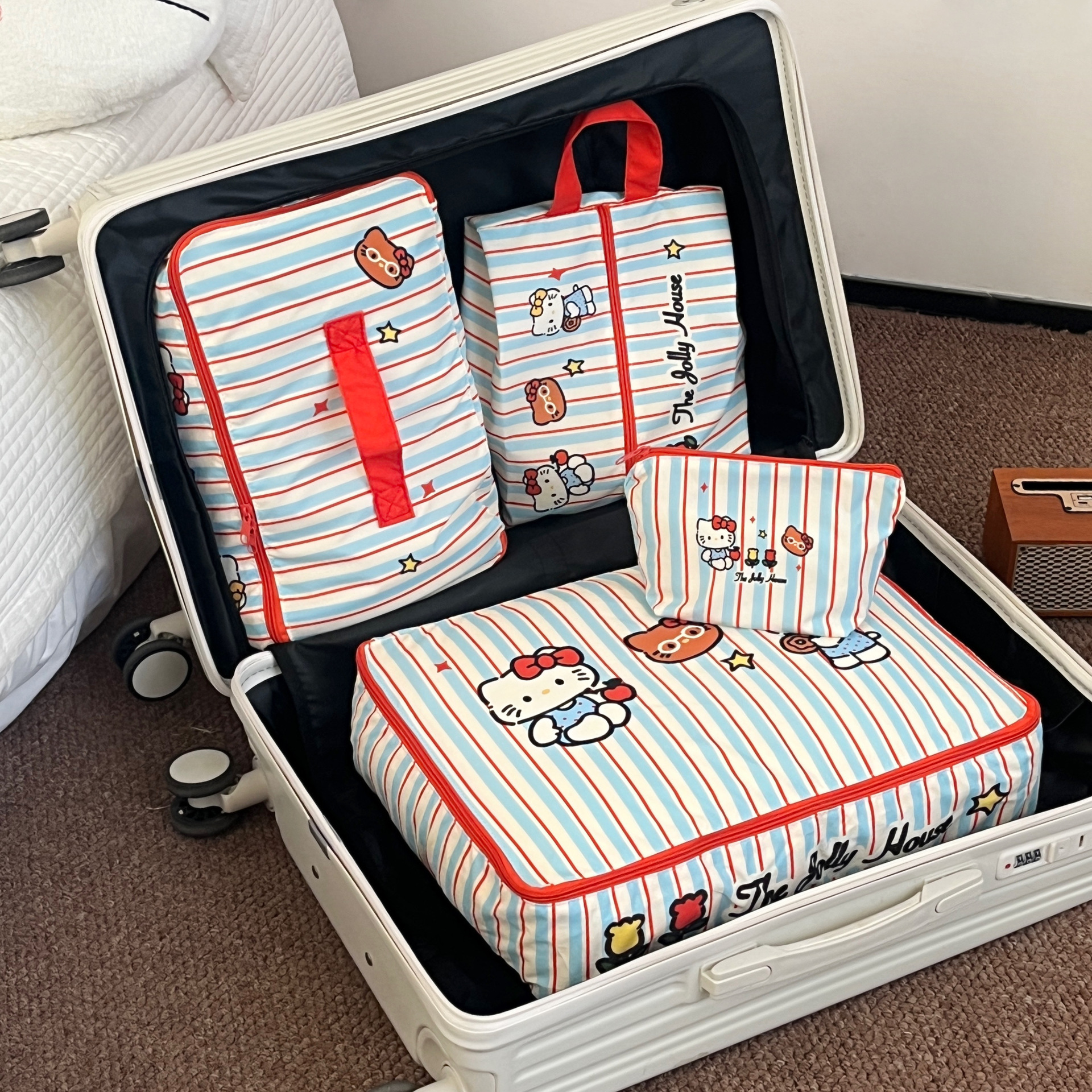 Japanese-style striped cat storage bag, essential storage bag for business trips and travels, toiletry bag, and clothing sorting and organizing bag full figure