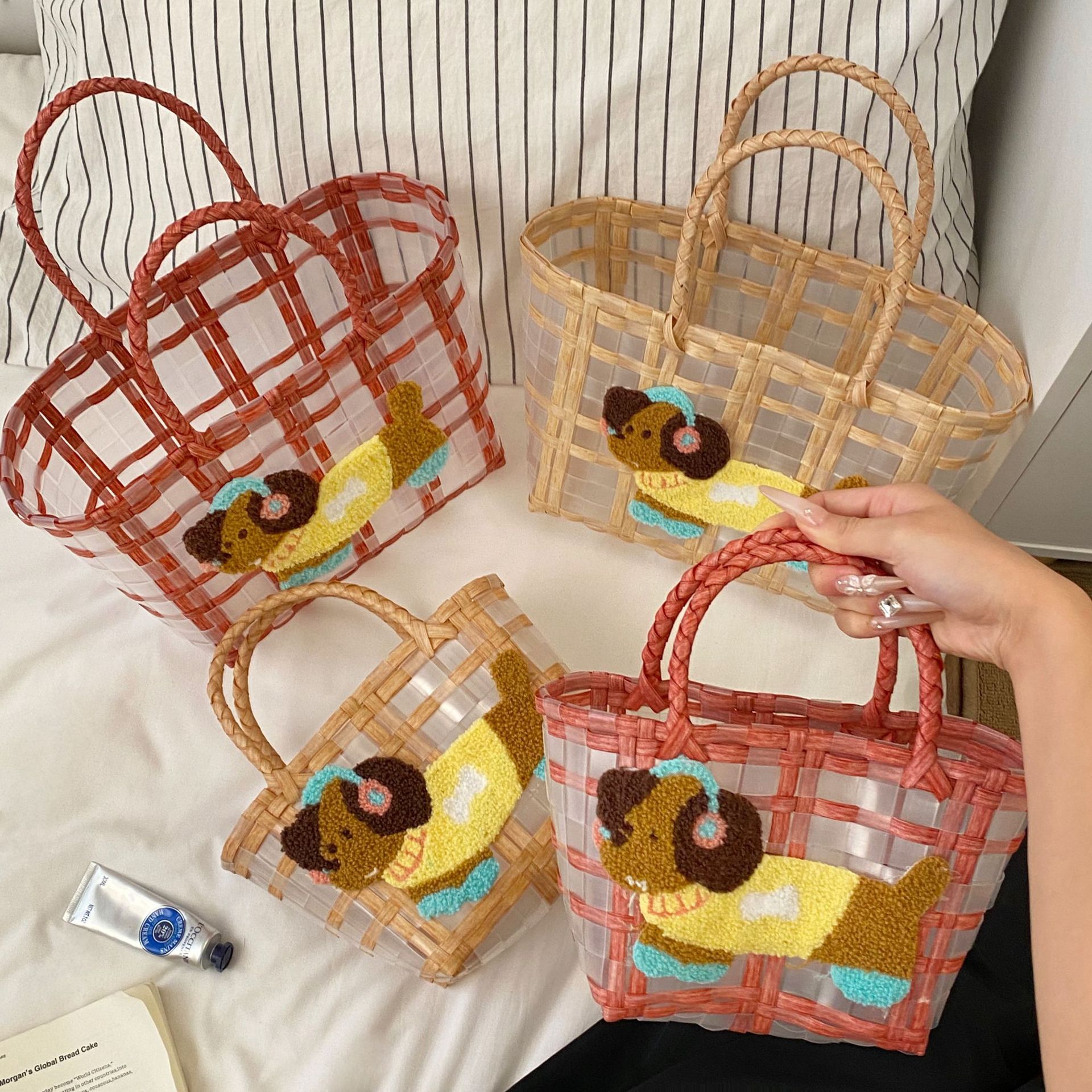 Cute little dog handbag, small carrying bag, shopping woven vegetable basket bag, versatile for commuting to work, small carrying bag full figure