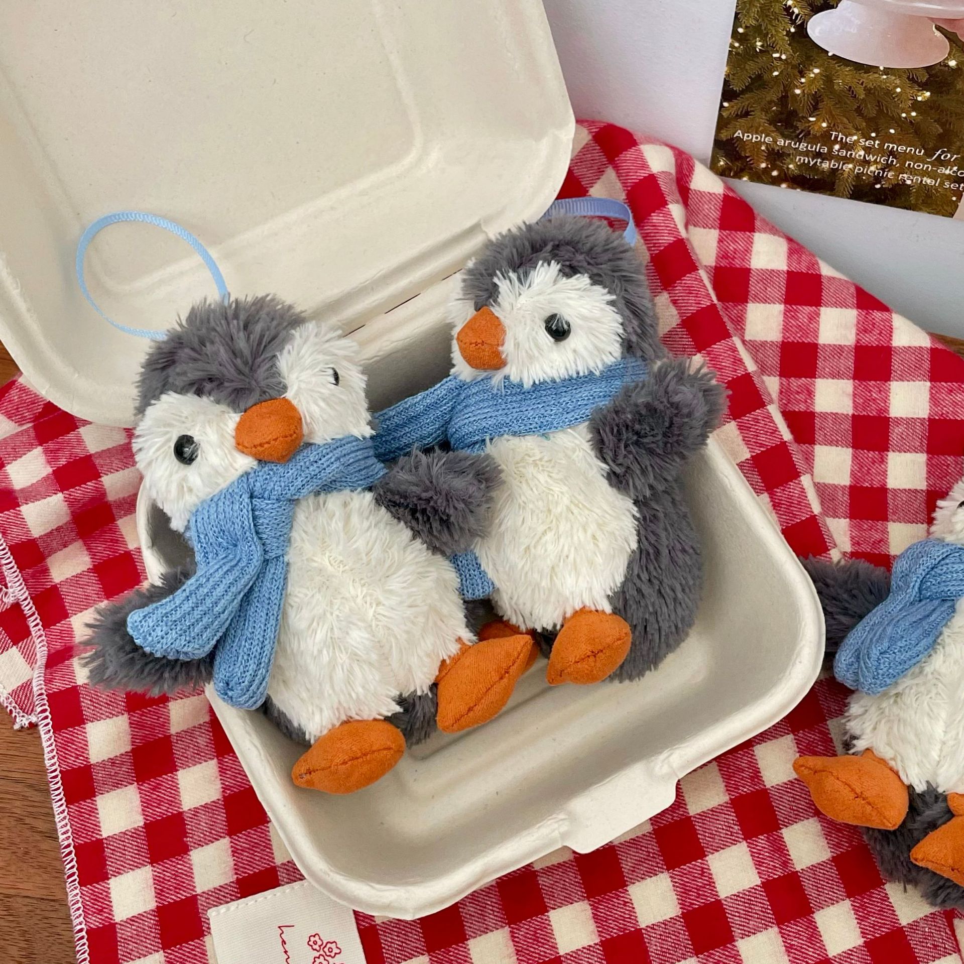 Cute blue scarf little penguin pendant, ins creative plush penguin keychain bag pendant, decorative gift Specification drawing