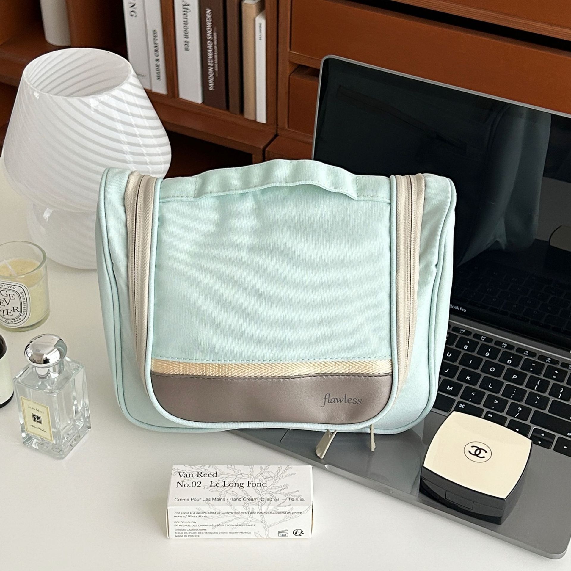 Simple toiletry bag, makeup bag, portable large-capacity hand-held cosmetics storage bag, waterproof with hooks, compartments for travel Application Scenario