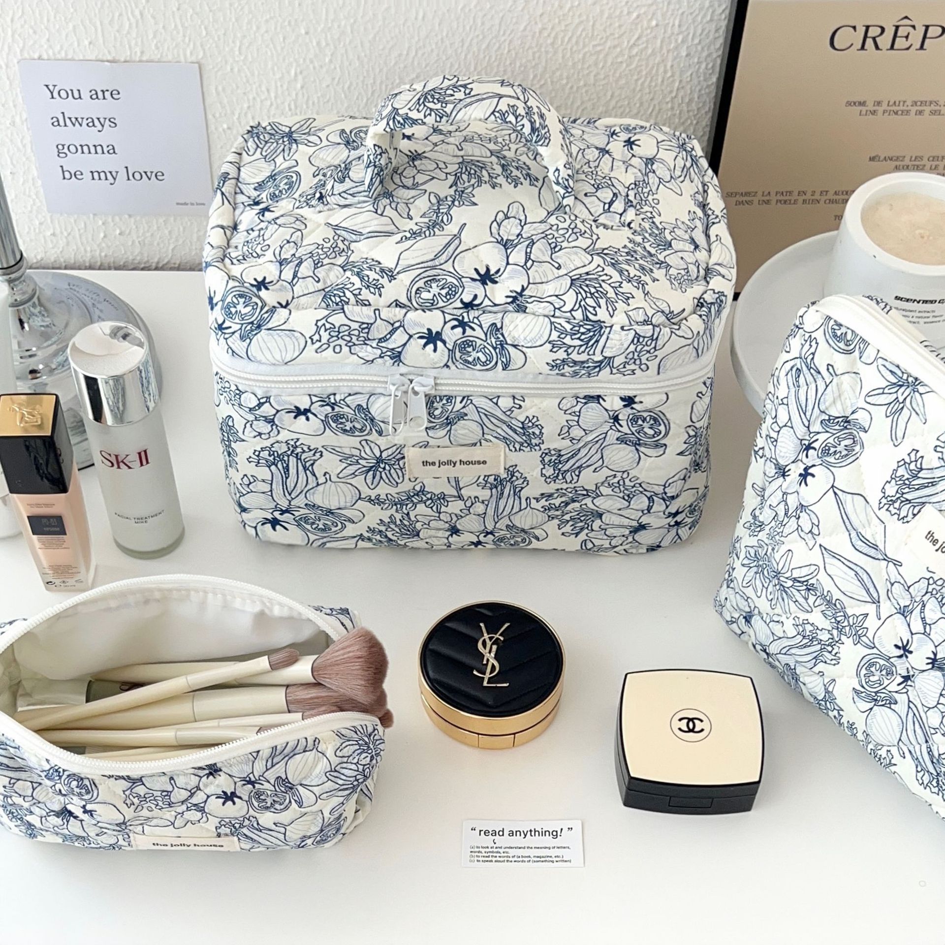 New deep blue flower makeup bag for women, a portable large-capacity cosmetics storage bag, and a hand-held toiletry bag for traveling full figure