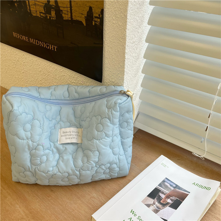 Original and homemade Ins-style soft floral makeup bag, macaron-colored portable large-capacity skin care product storage bag Specification drawing