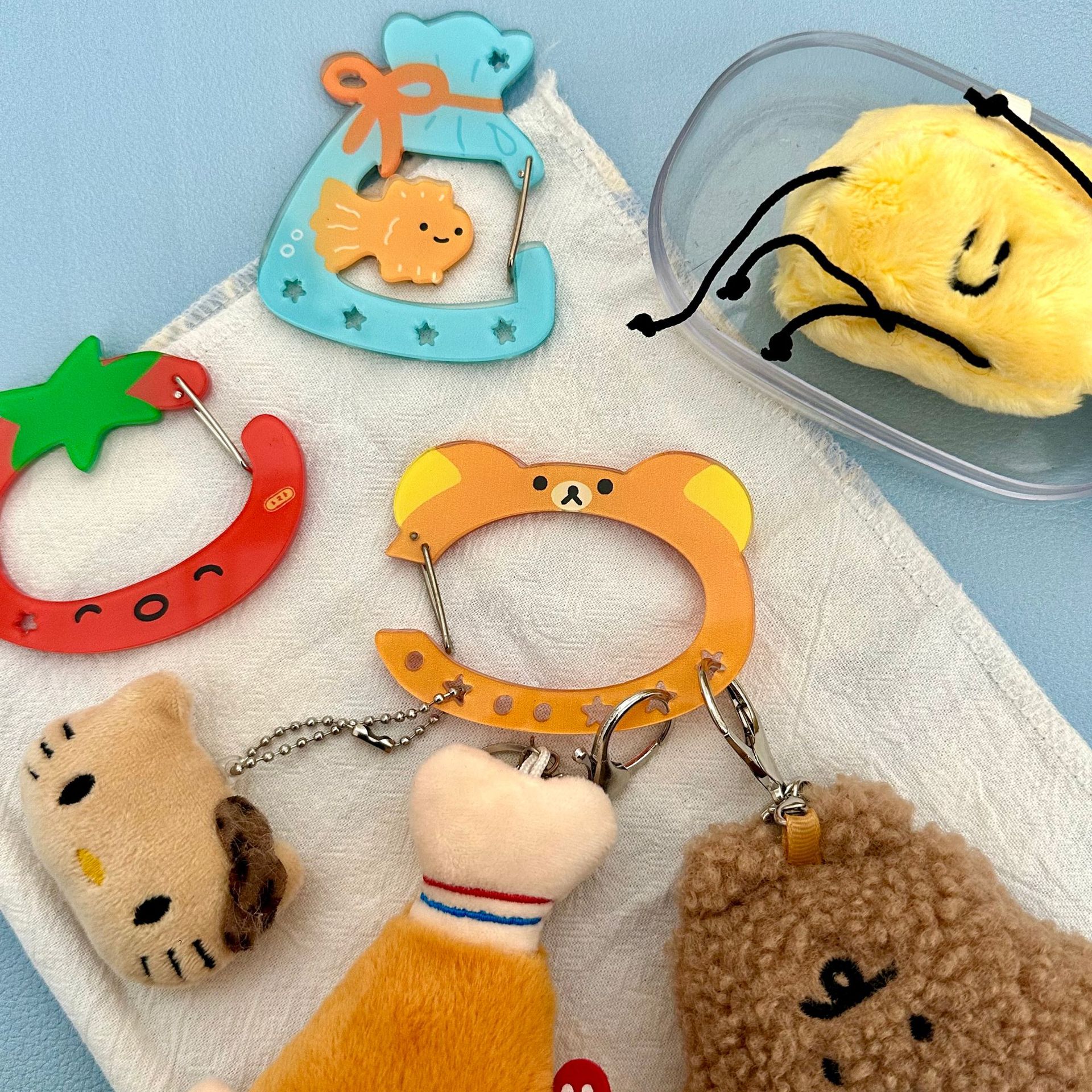 The same style of fruit pie acrylic material tomato and tomato panda easy mountain climbing keychain as Xiaohongshu Specification drawing