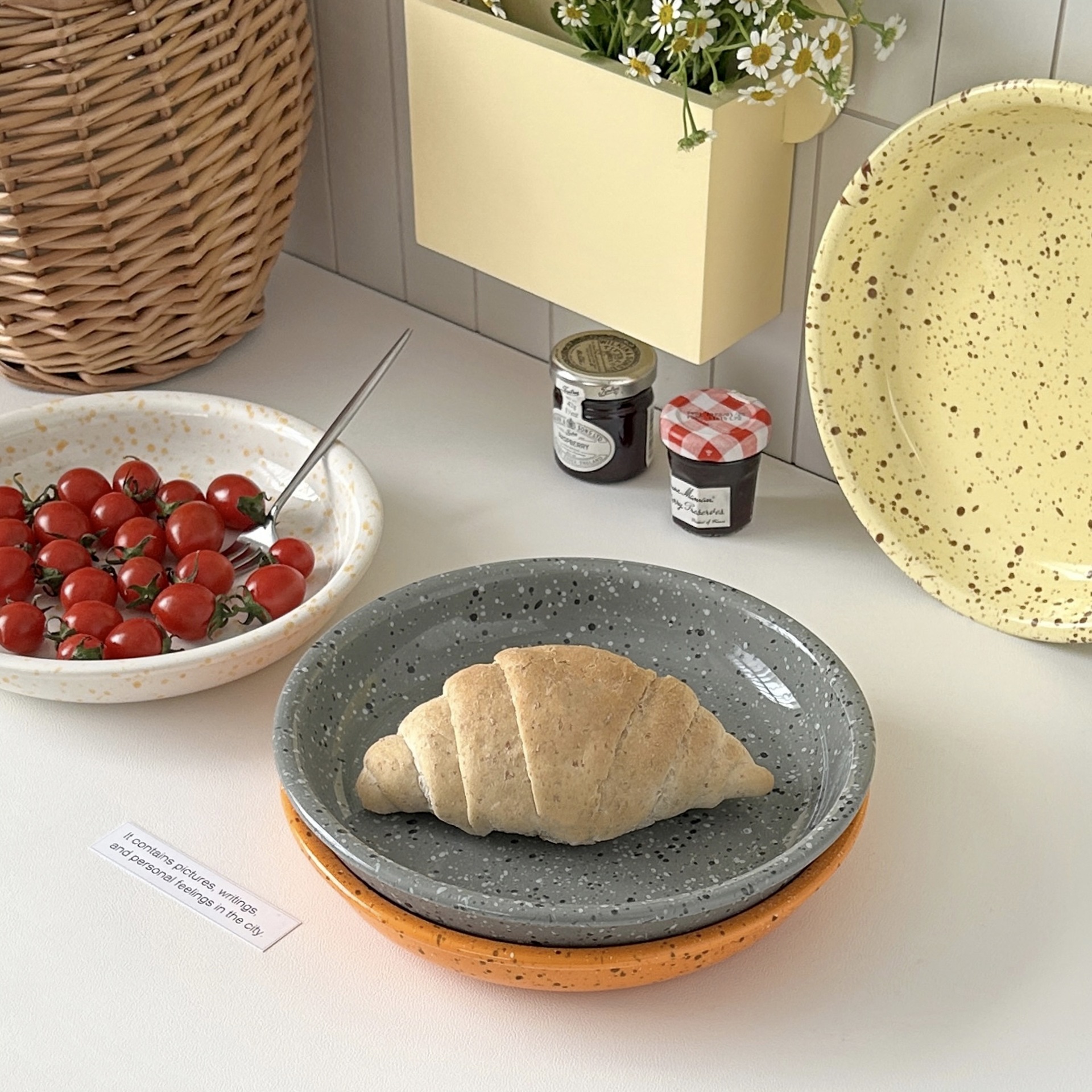 Ins-style ink-wash plate, simple household ceramic breakfast plate, high-end retro Western steak plate, dessert tableware Application Scenario