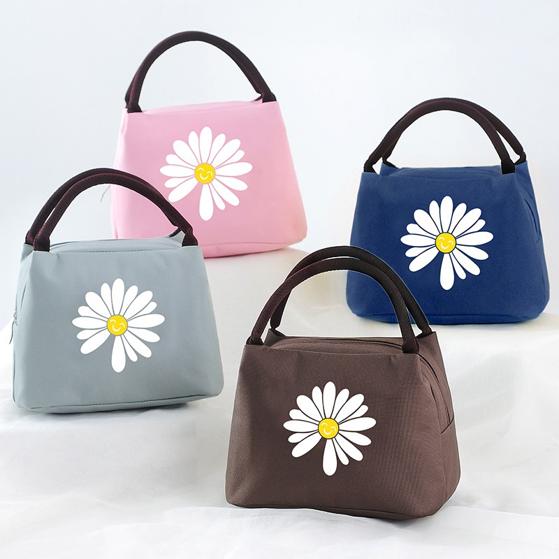 Cross-border Little Daisy student lunch box bag, Cartoon aluminum foil insulated bag, picnic bag, Children's lunch box bag, ice pack Application Scenario