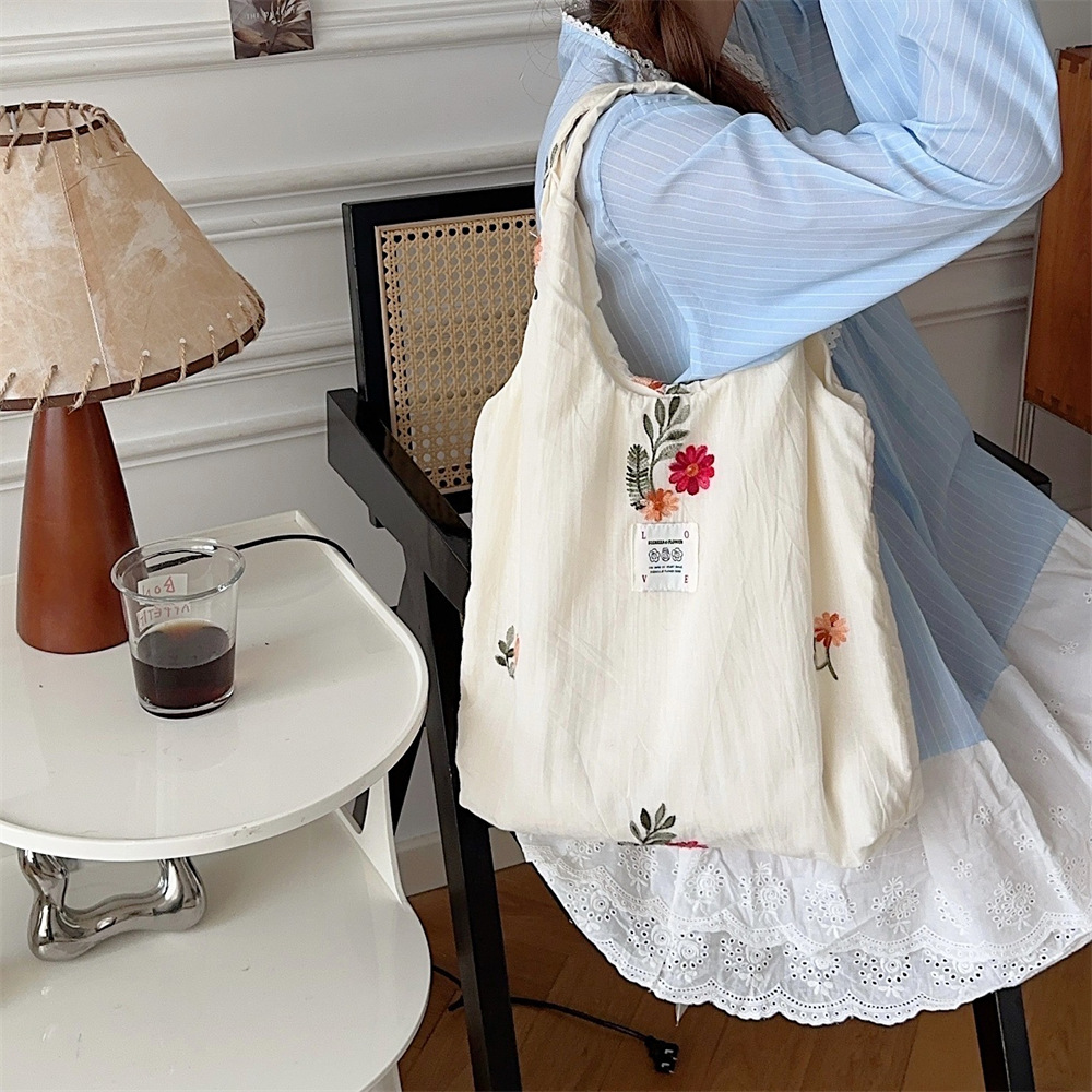 38303 laid-back style canvas women's bag, cute flowers, college student single-shoulder hand-held bag, large-capacity tote bag full figure
