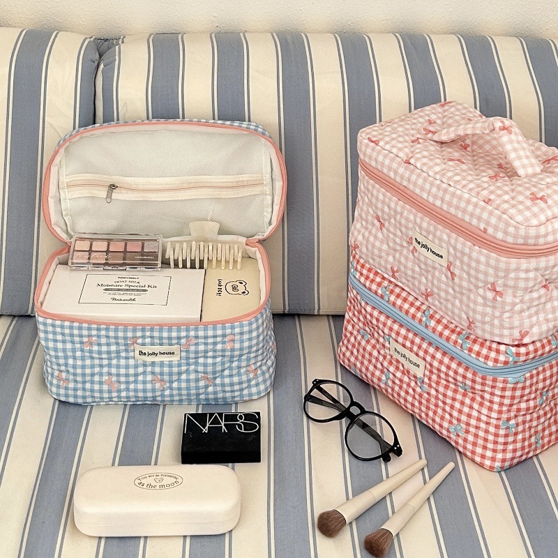 Original checkered bow makeup bag, new large-capacity, high-appearancelevel portable storage bag, travel toiletry bag for women Item Picture