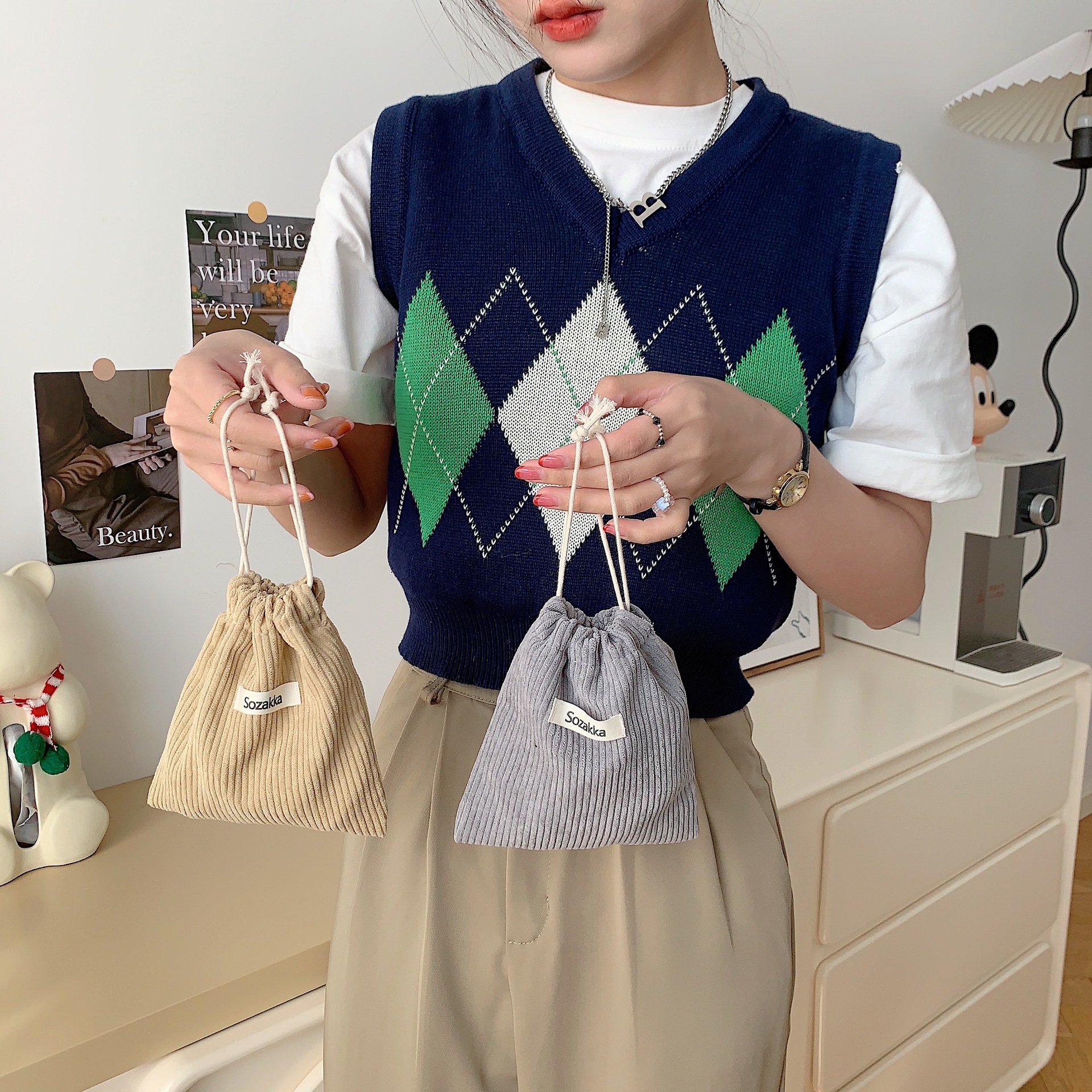 32133 solid color corduroy woven label storage bag, drawstring closure, cosmetic bag, portable for women, large capacity details Picture