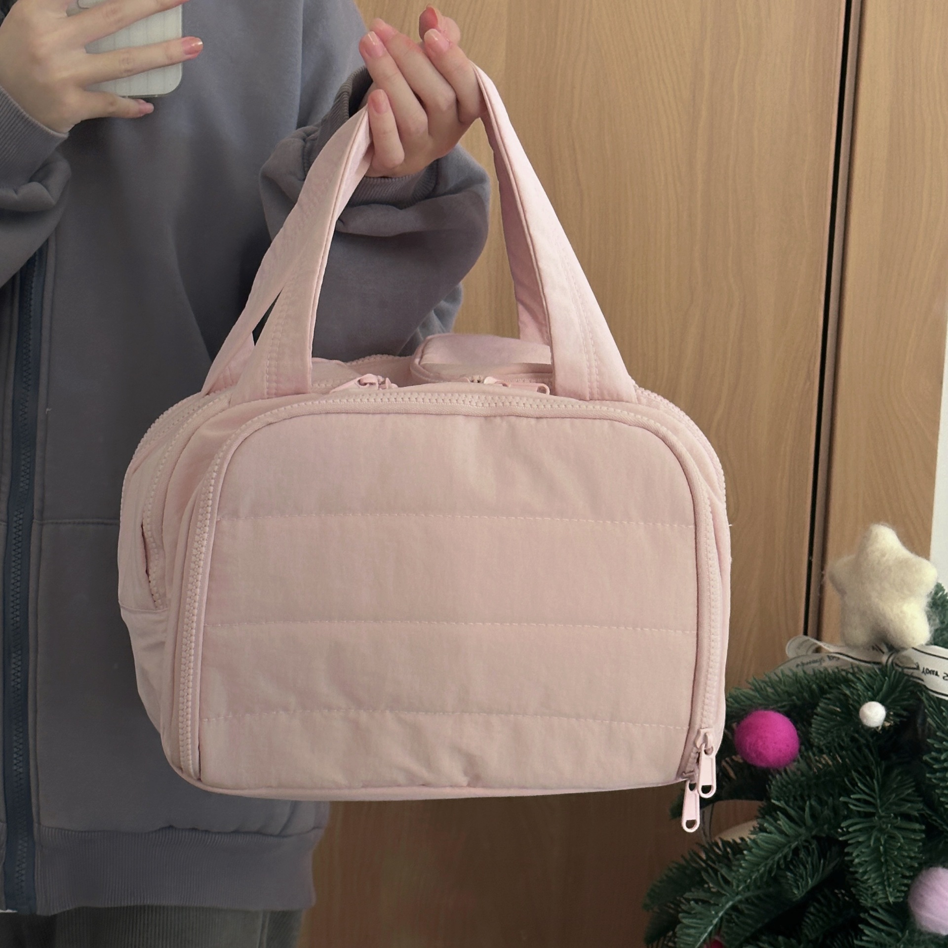 Double wide openings with large capacity! Fluffy makeup bag for Women 2024 New high-end travel portable toiletry and storage bag Item Picture
