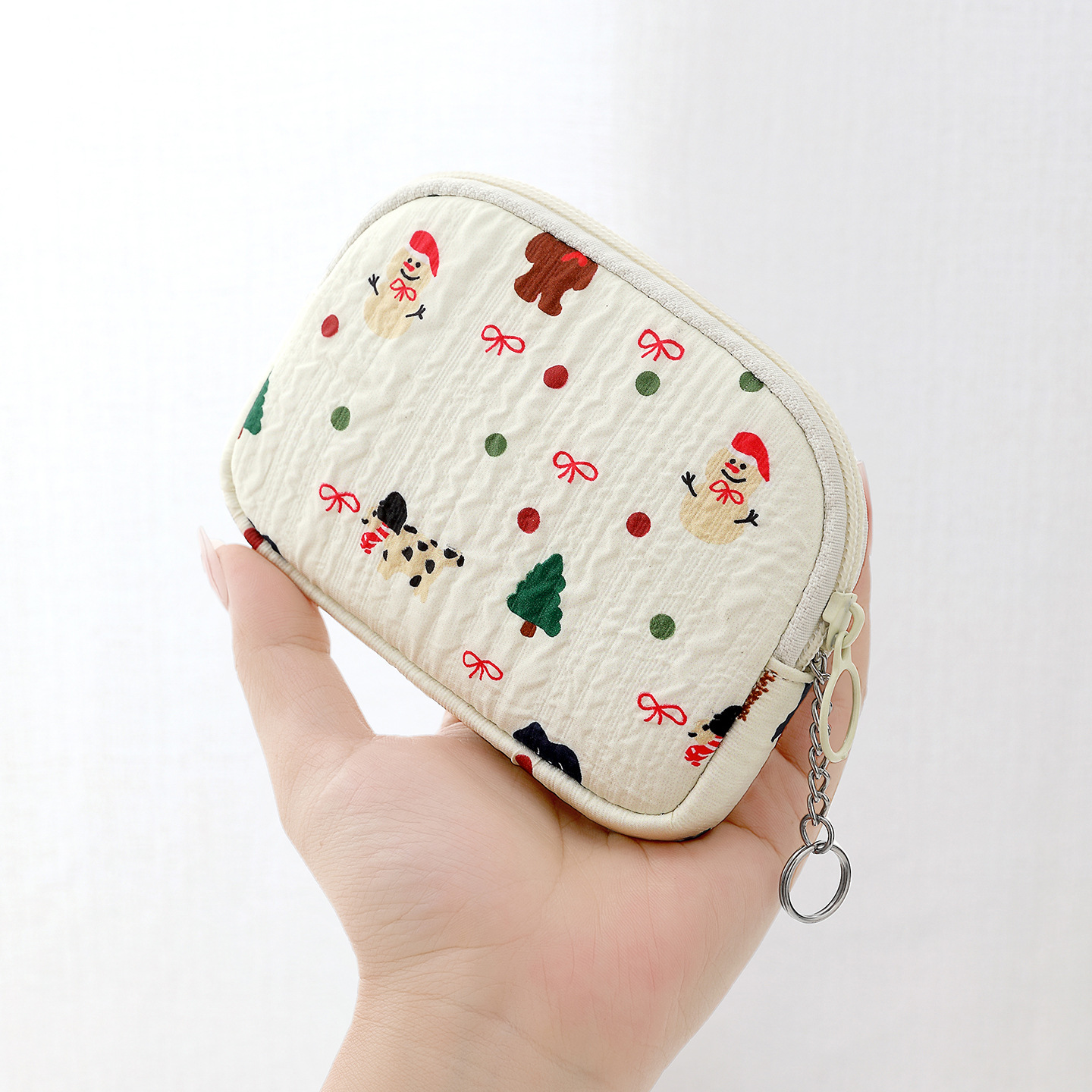 New cartoon bear coin purse, InS-style portable button makeup bag, multi-functional coin purse, ID card storage bag Application Scenario