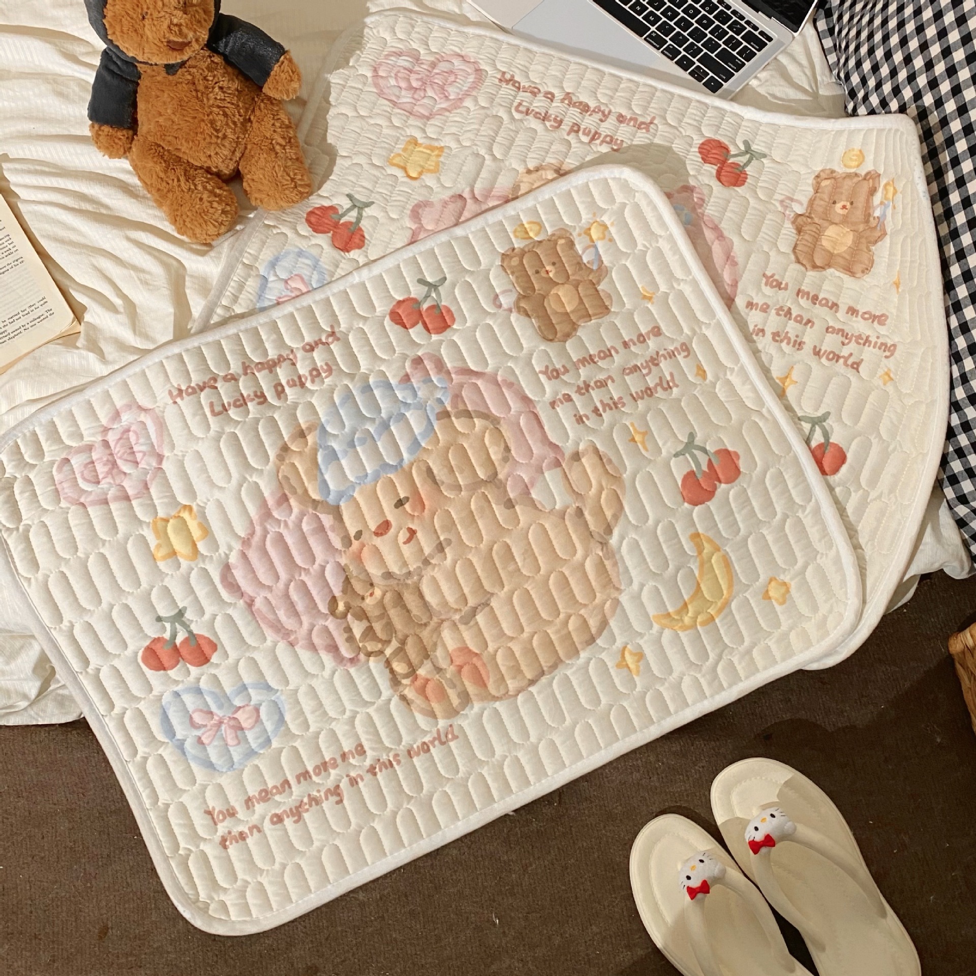 Original best-selling cartoon menstrual pads, women's mattresses during menstruation, leak-proof pads, urine-proof pads, adult waterproof and washable full figure