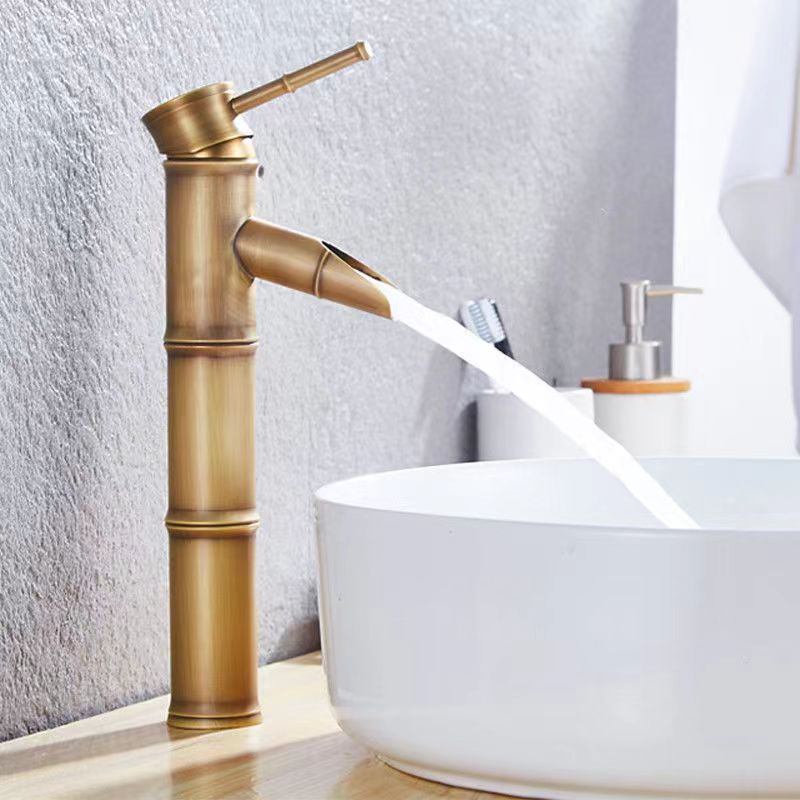 Pull-out kitchen hot and cold water faucets, splash-proof washing basins, bowls and sinks, household telescopic rotating sink, antique copper faucet Application Scenario