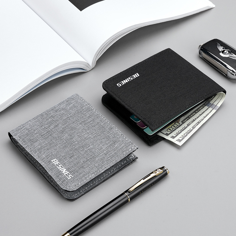 This men's short wallet is ultra-thin and niche. It is simple and can hold a driver's license. It has multiple slots for ID cards and a large capacity Application Scenario