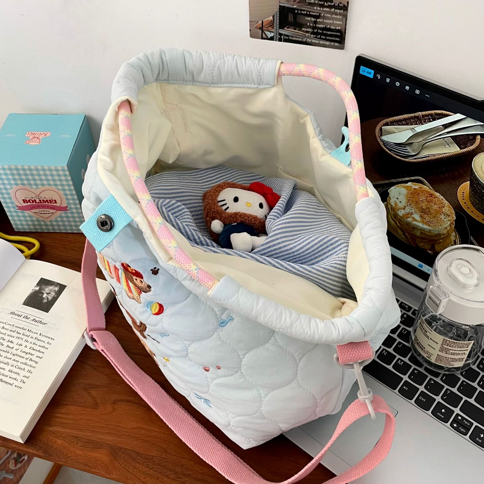 Cartoon-embroidered, soft and cute dog crossbody bag, large-capacity single-shoulder bag for spring travel, commuter bag and hand-held bag Specification drawing