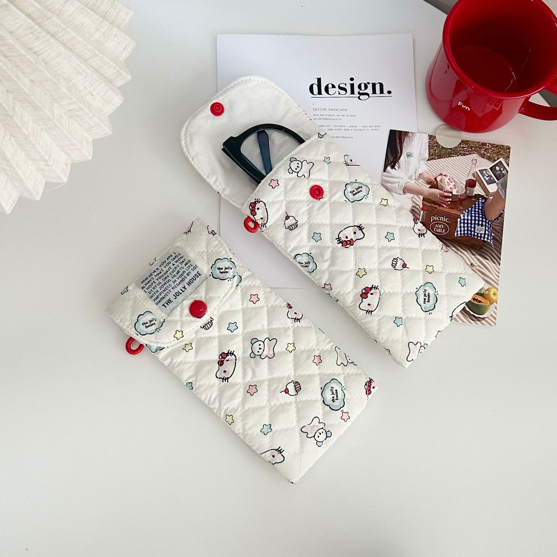 Cartoon cat glasses storage bag, portable cotton-padded pressure-resistant sunglasses bag, sunglasses storage bag, portable glasses case full figure