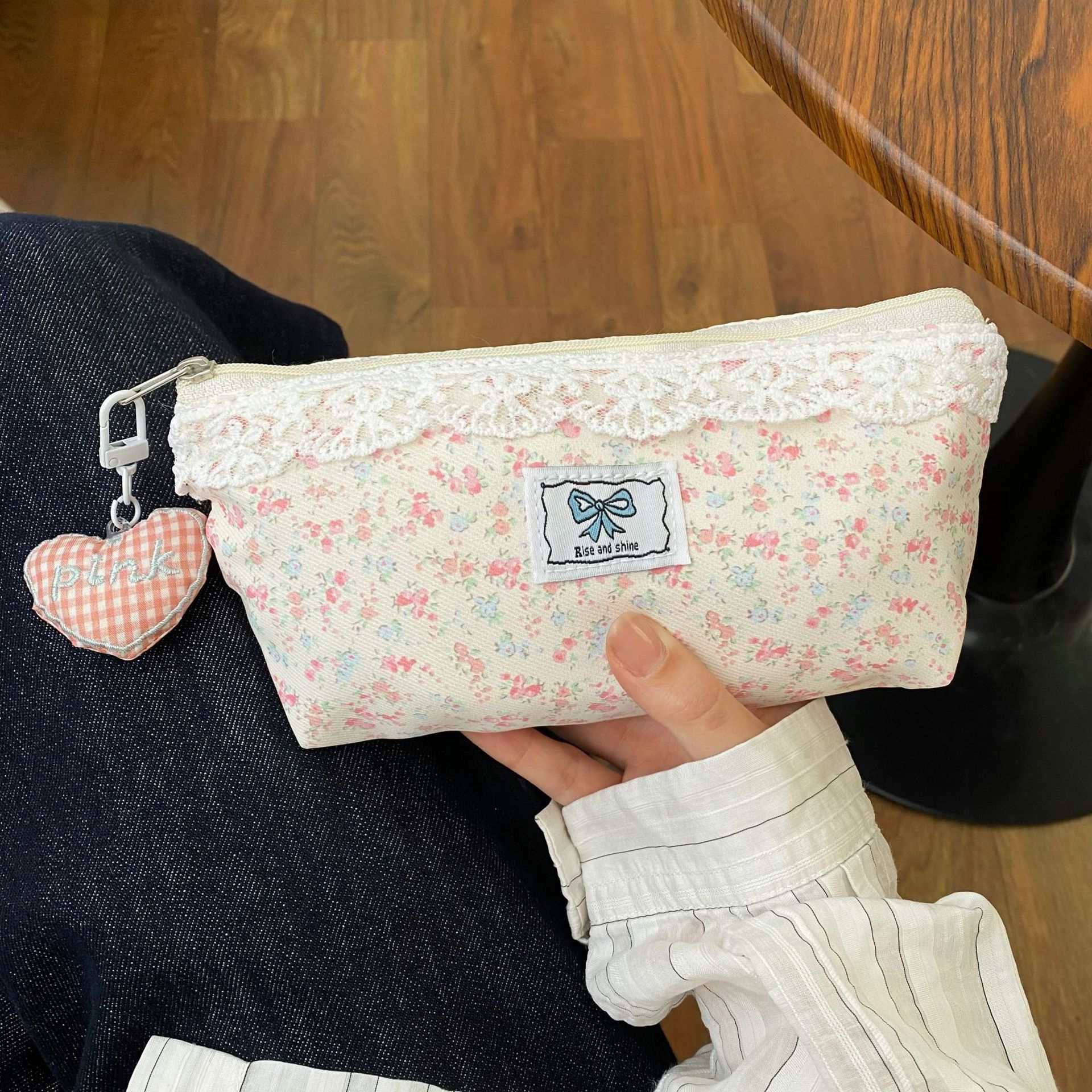 Lace floral pen case, high school girls' appearance level, ins style, large-capacity student portable stationery box, school supplies storage bag full figure