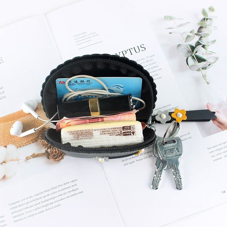 The cute girl Douyin hand-held coin purse is small and simple, featuring a coin key case with an integrated zipper and waterproof design Application Scenario