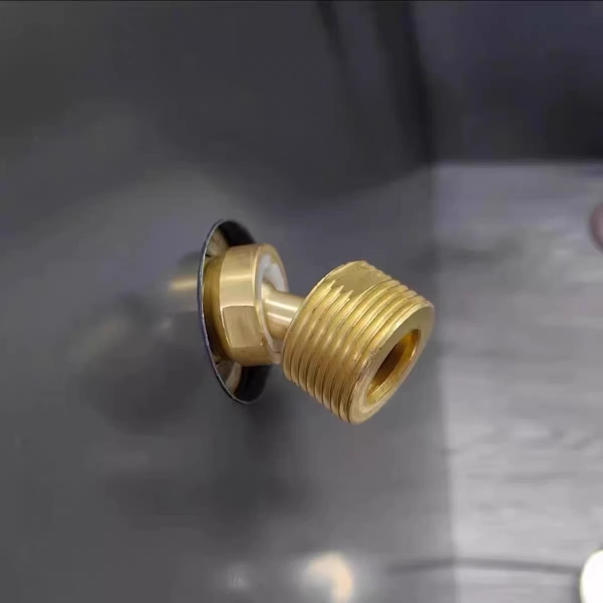 All-copper curved foot shower faucet with adjustable eccentric Angle, variable diameter curved foot Angle correction Angle joint and mixing valve Specification drawing