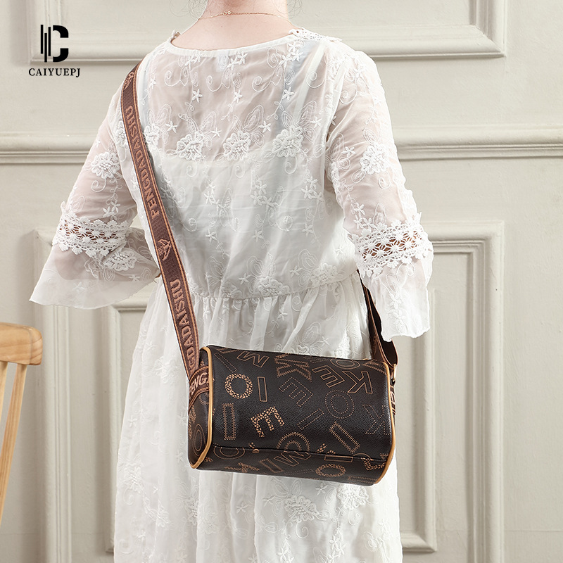 New fashionable letter print wide shoulder strap simple single-shoulder bag for women, casual retro crossbody bag, cross-border pillow bag Application Scenario