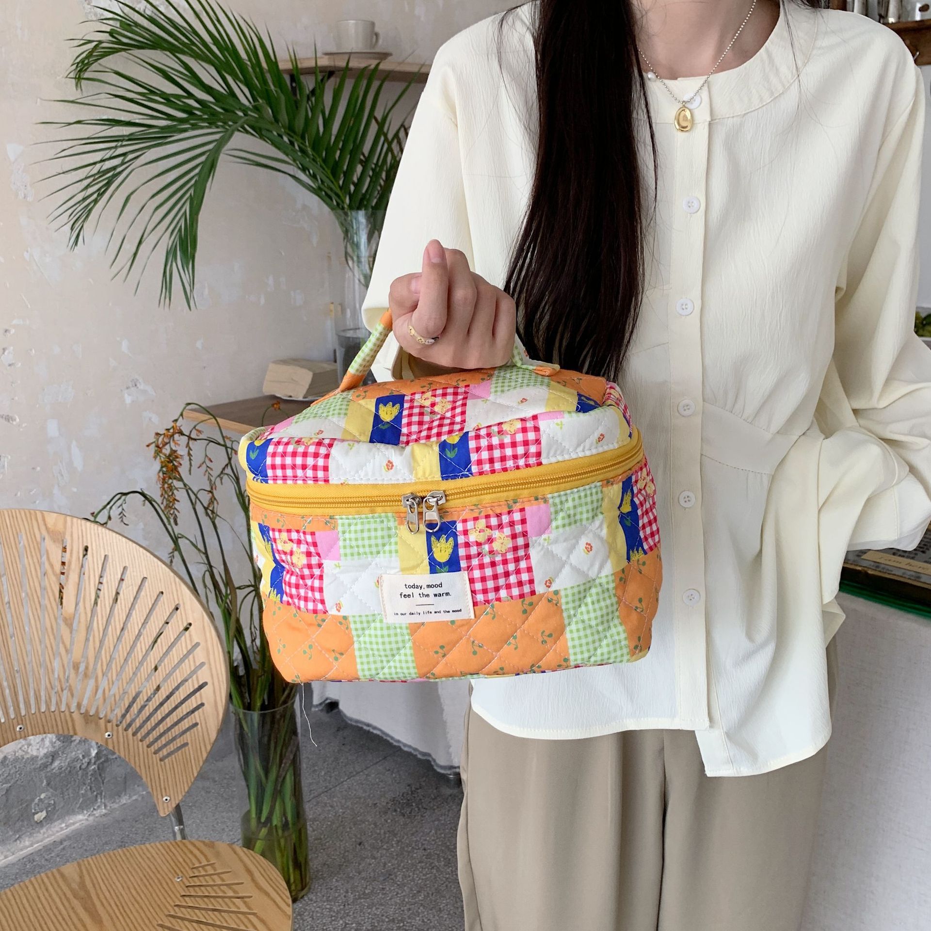 26277 Fresh and cute Makeup Bag, country-style cotton fabric large-capacity hand-held storage bag, toiletry-organizing bag for women Application Scenario