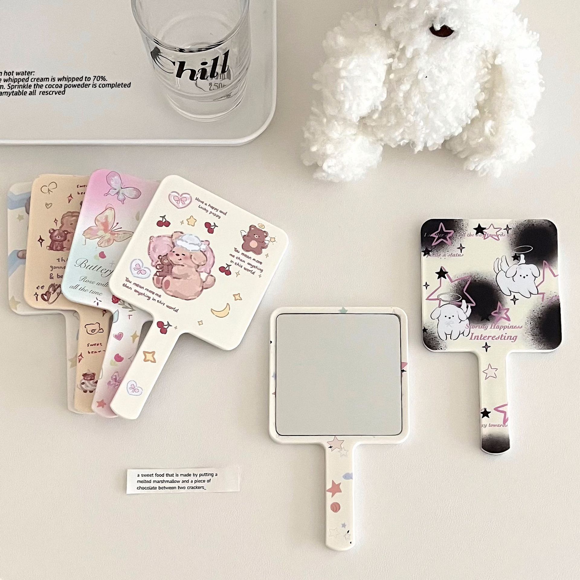 Original cartoon handheld mirror, high appearance level makeup mirror, female students in student dormitories carry household portable small mirrors with them full figure