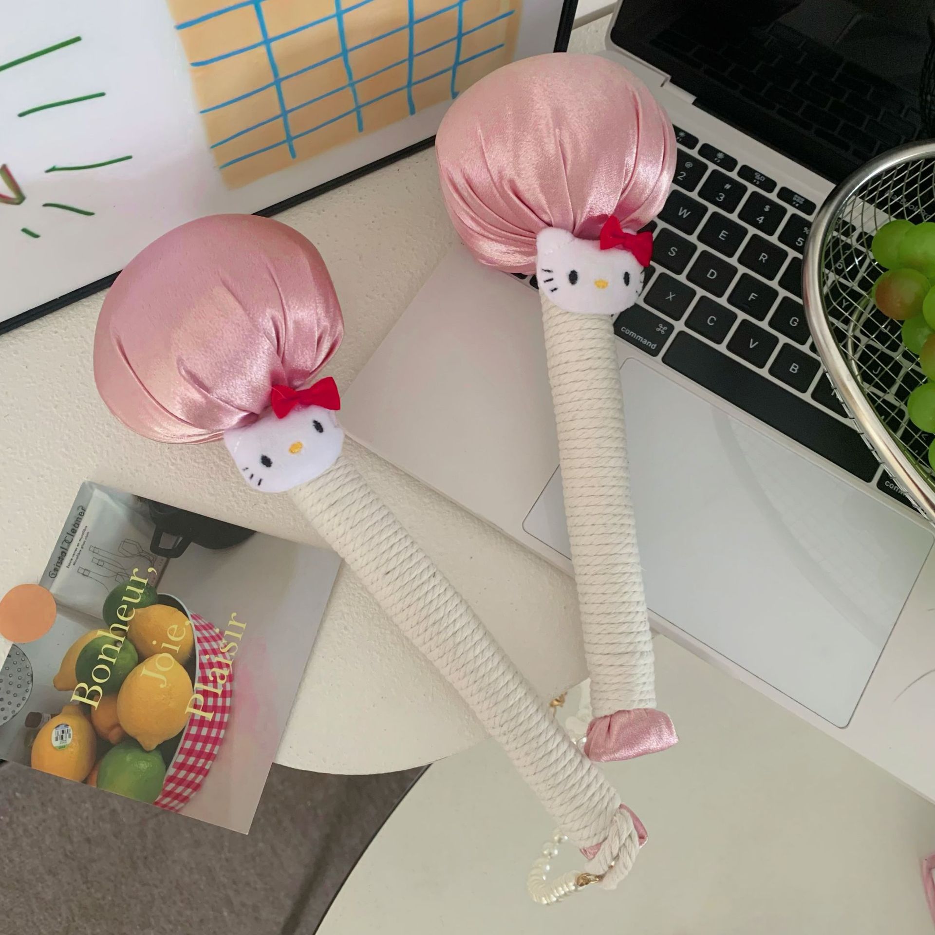 Cartoon cute cat mugwort hammer, home back massage hammer, joint tapping, hand-held satin moxibustion hammer as a souvenir Specification drawing
