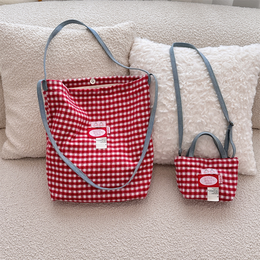 48141 Korean version ins woolen checkered Tote bag for Women 2024 New stylish and Versatile commuter crossbody handbag full figure