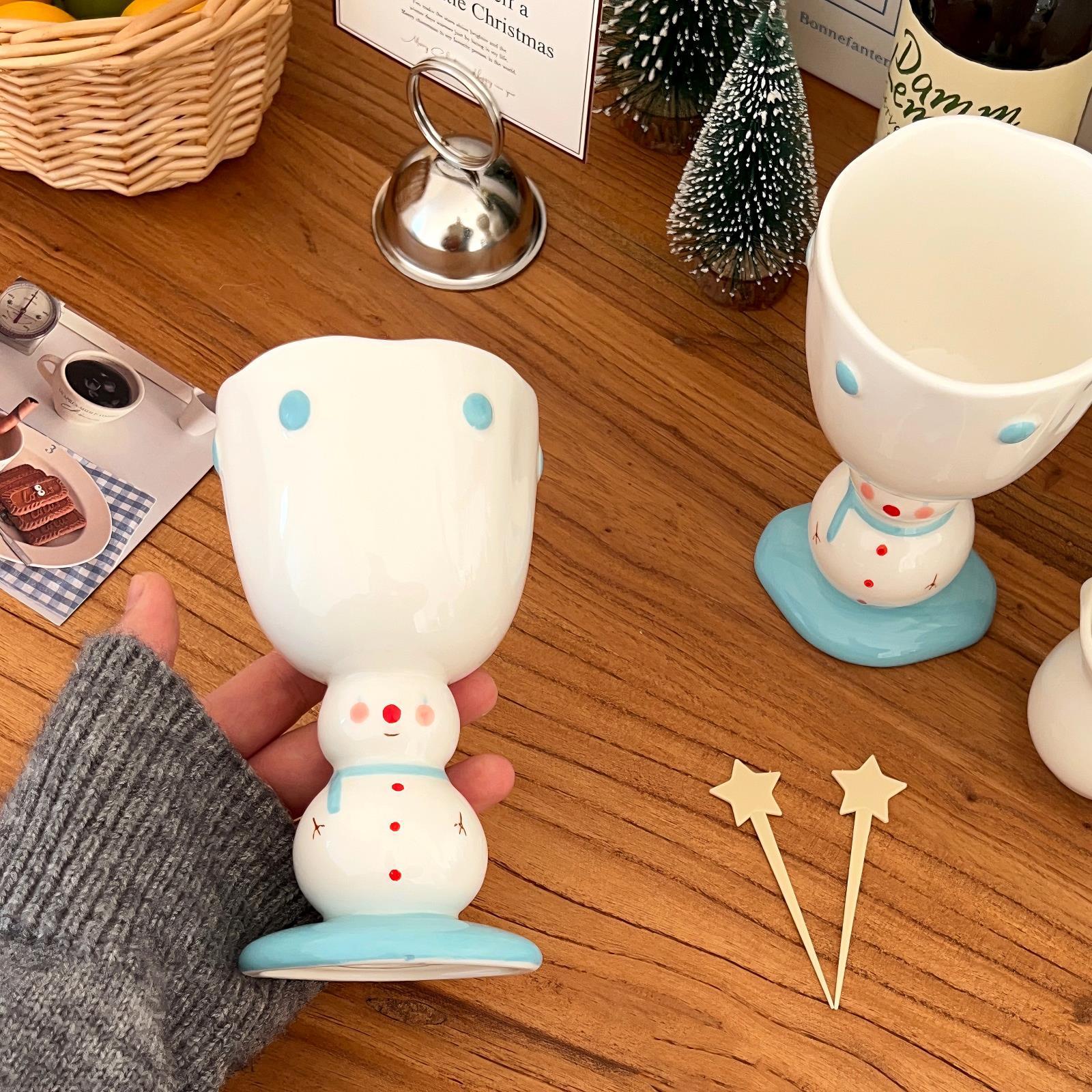 A cute Christmas three-dimensional snowman-shaped hand-painted highball cup with a high level of appearance. A creative gift for friends as a souvenir details Picture