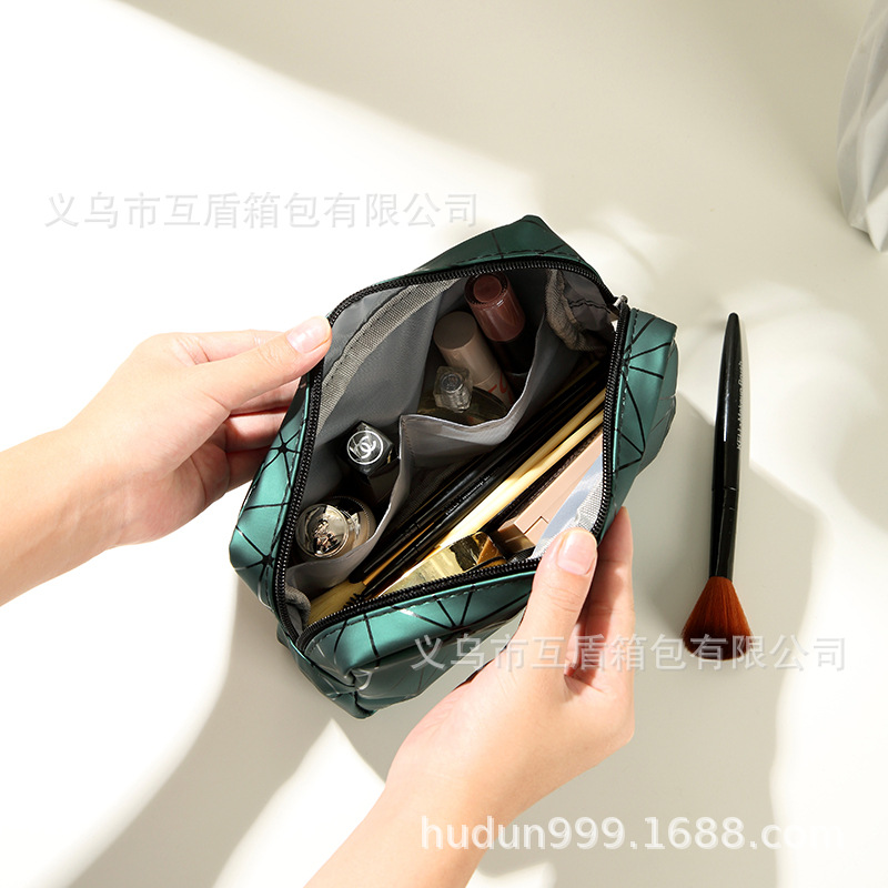 A new large-capacity portable Instagram convenient makeup bag for travel lipstick and cosmetics storage Application Scenario