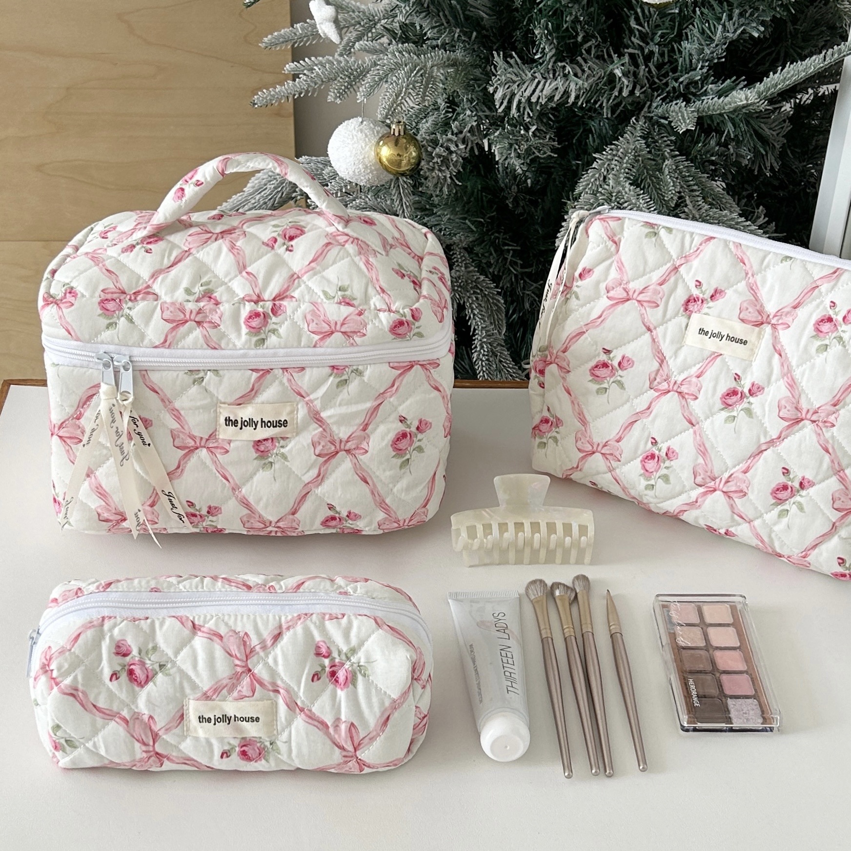 ins Bow floral makeup bag, Spring fresh and clean, large capacity travel skincare storage bag, toiletry bag for women Application Scenario