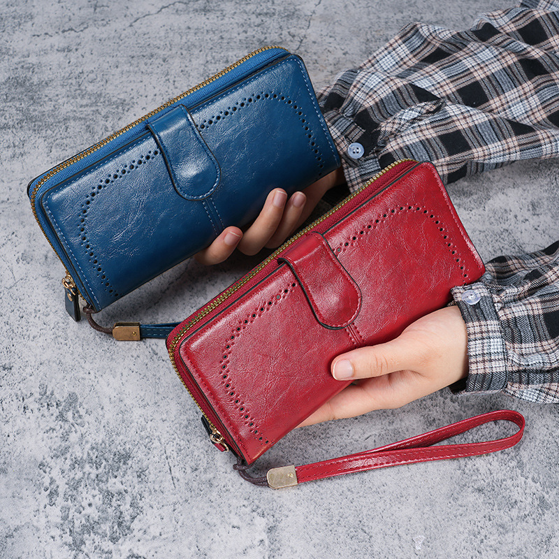 The manufacturer wholesals new fashionable oil-wax leather large-capacity wallets for women, long and large banknote holders, and hollowed-out wallets for women full figure