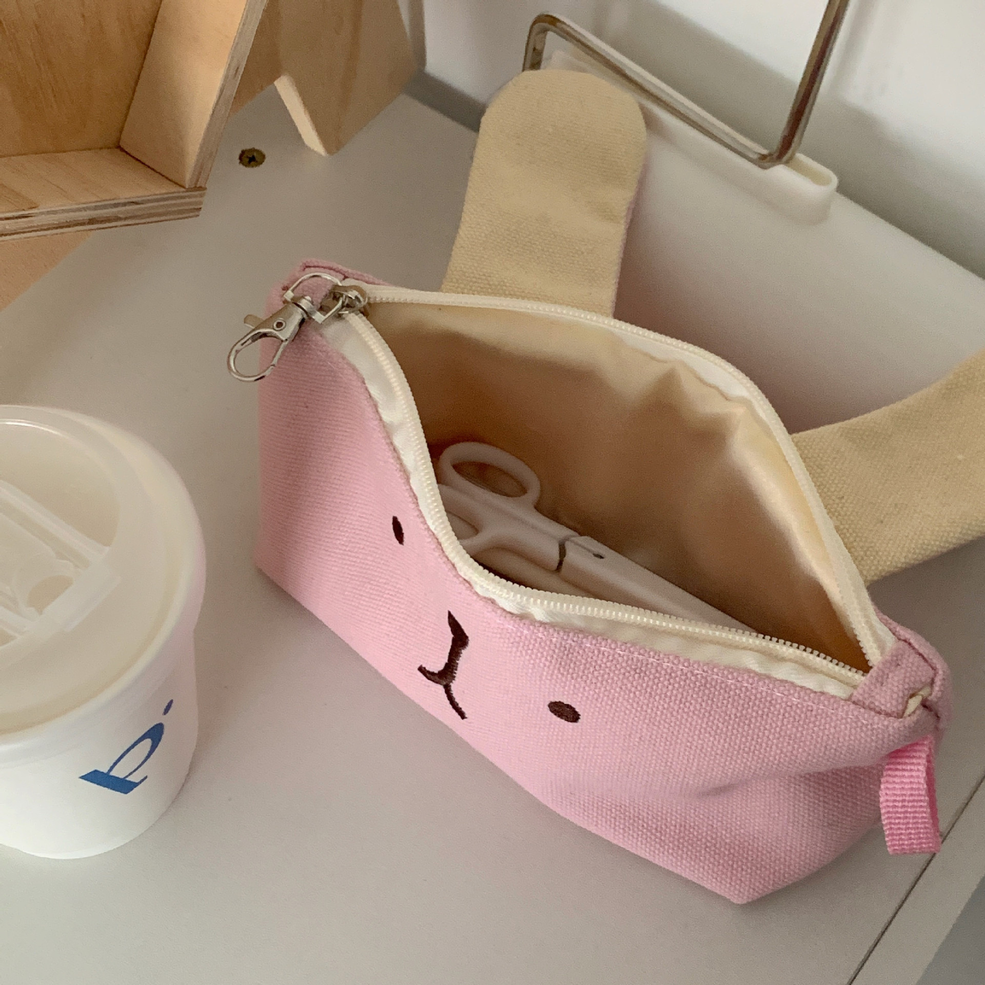 Original cute large-capacity stationery bag for primary and secondary school students, multi-functional stationery storage bag, coffee dog canvas pen case Specification drawing