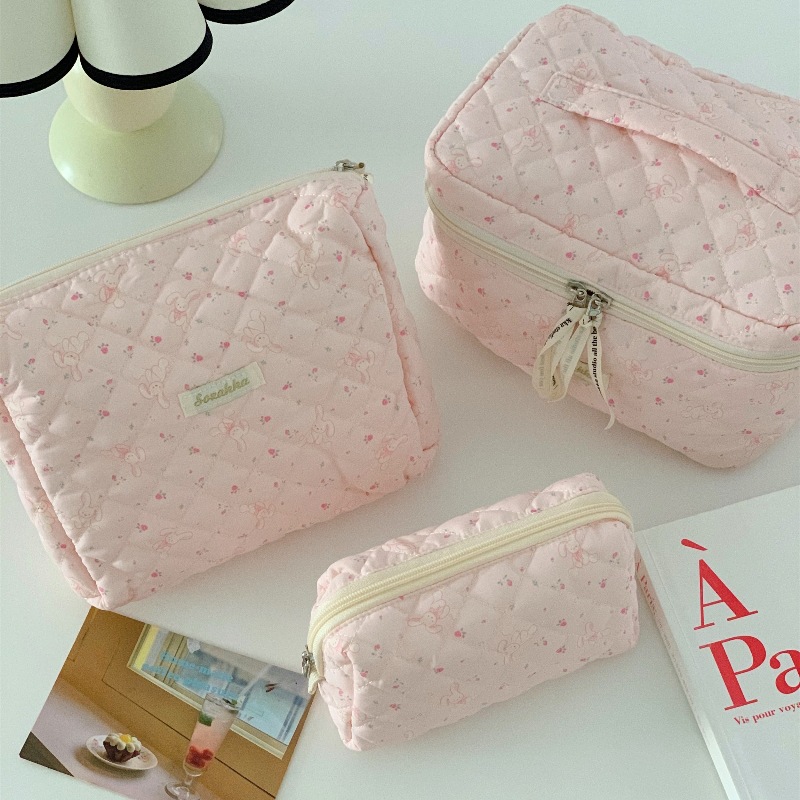 Cartoon soft makeup bag for women, large-capacity portable travel skincare and toiletries bag, hand-held storage bag Specification drawing