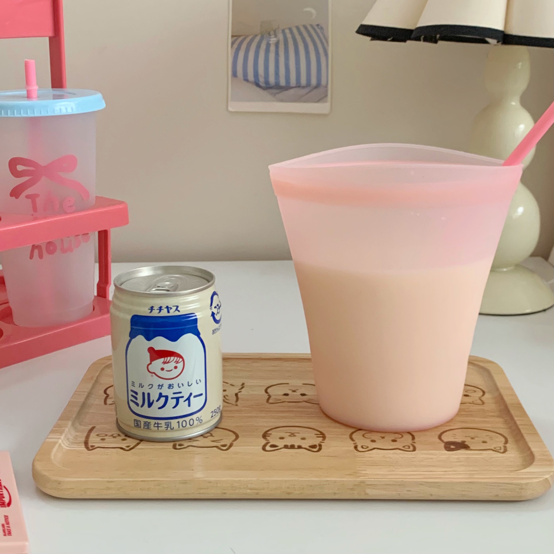 Food-grade silicone milk tea cup, portable foldable women's large-capacity reusable cup, juice milk cup Application Scenario