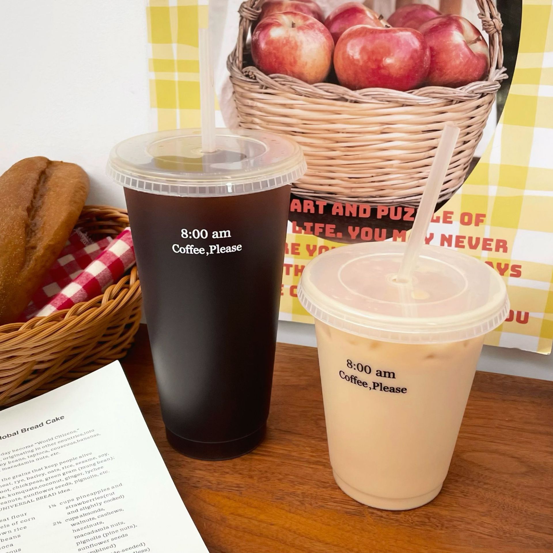 2025 New summer coffee cup, plastic straw cup, large-capacity portable cup, recyclable plastic cup, water cup Application Scenario