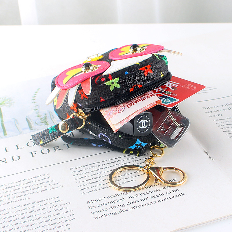 A small, cute Korean girl's heart, Instagram small schoolbag, keychain, one-piece zipper coin purse Application Scenario