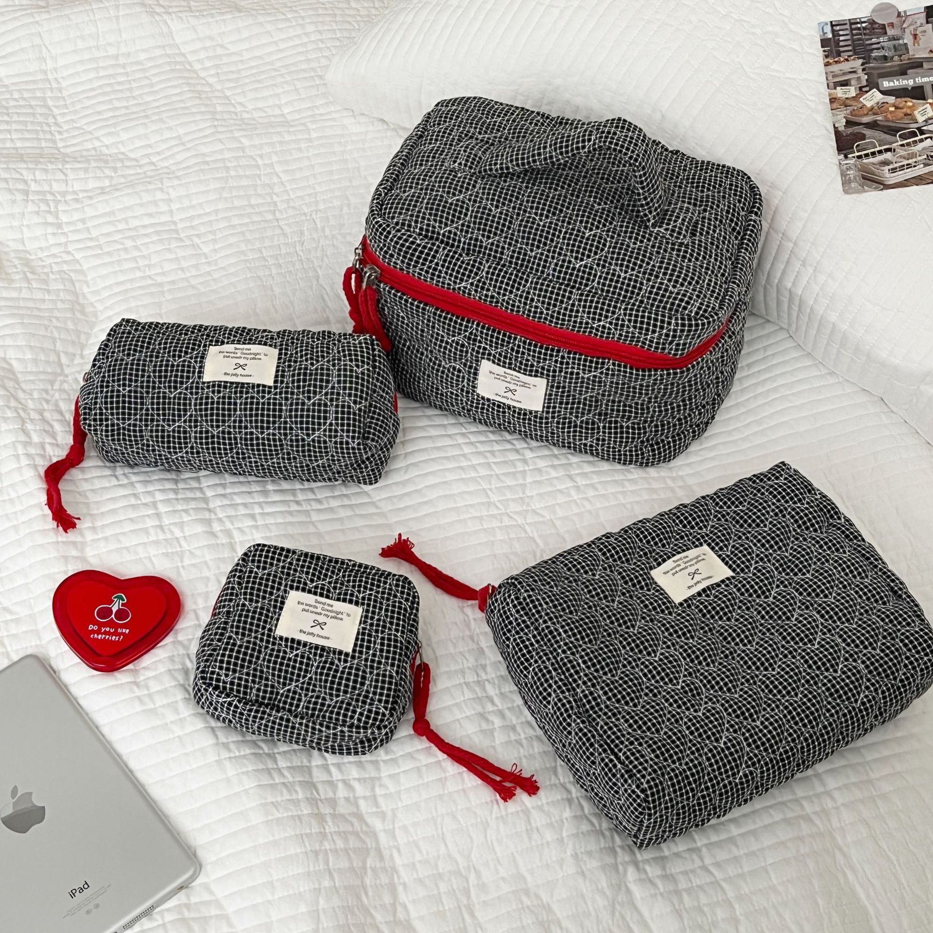 Color-blocking heart-shaped quilted storage bag 2025 New style makeup bag for women, portable large-capacity student cosmetics and toiletries bag Specification drawing