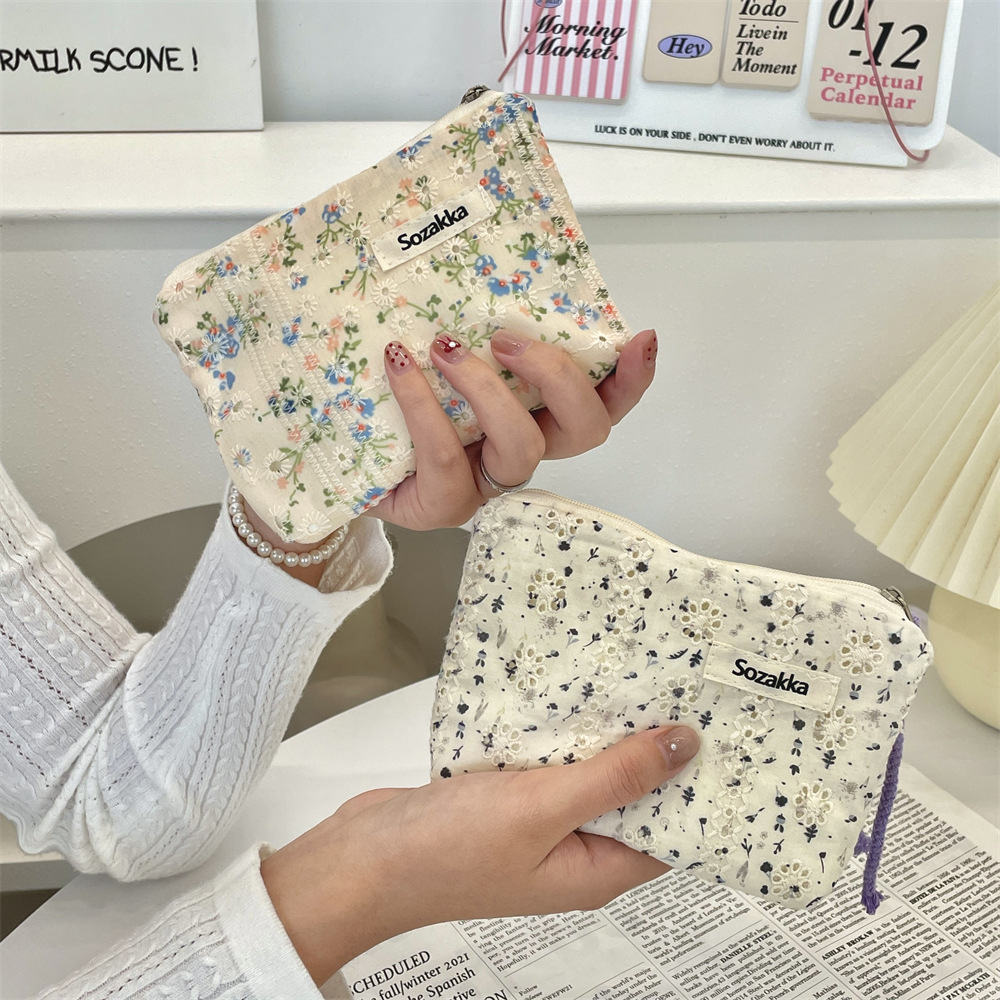 410111 Small makeup bag, fresh and small floral portable touch-up storage bag, clutch bag, zipper lipstick storage full figure