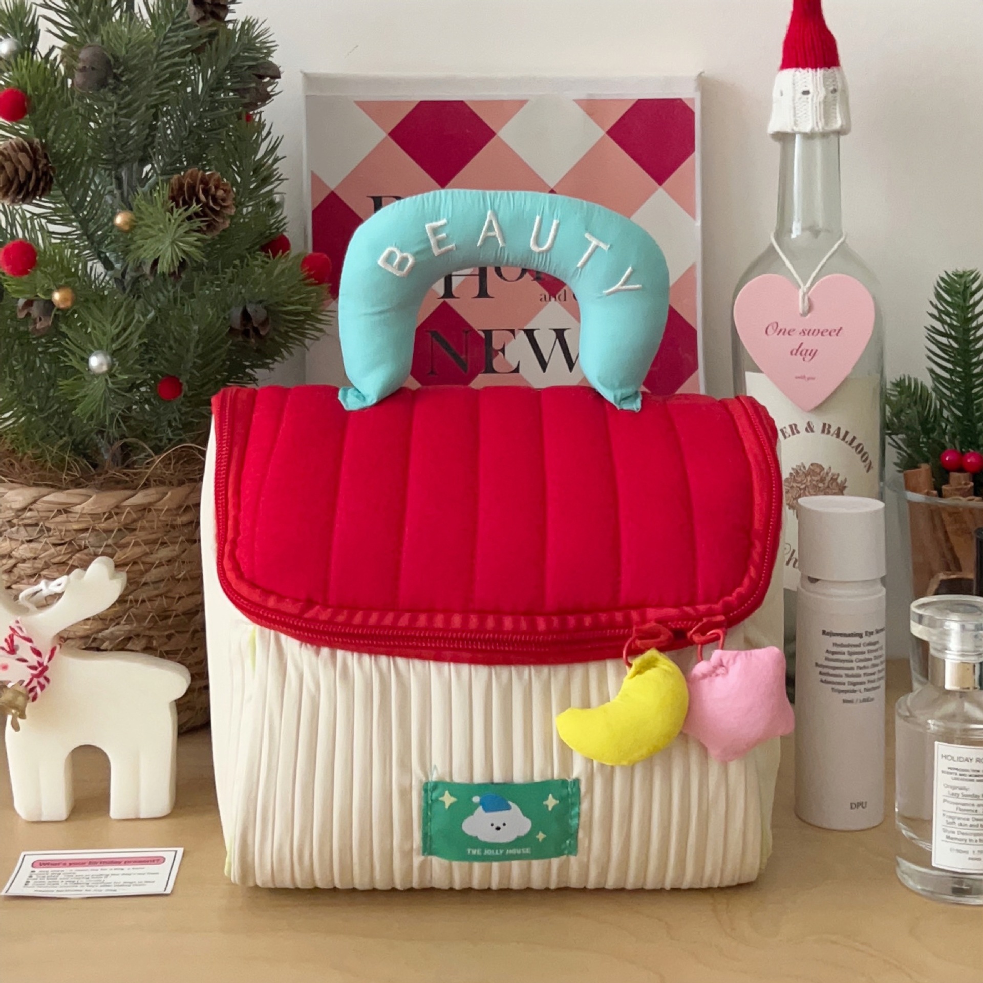 Upgraded cute house, large-capacity makeup bag, high appearance level photo handbag, portable travel cosmetics bag full figure