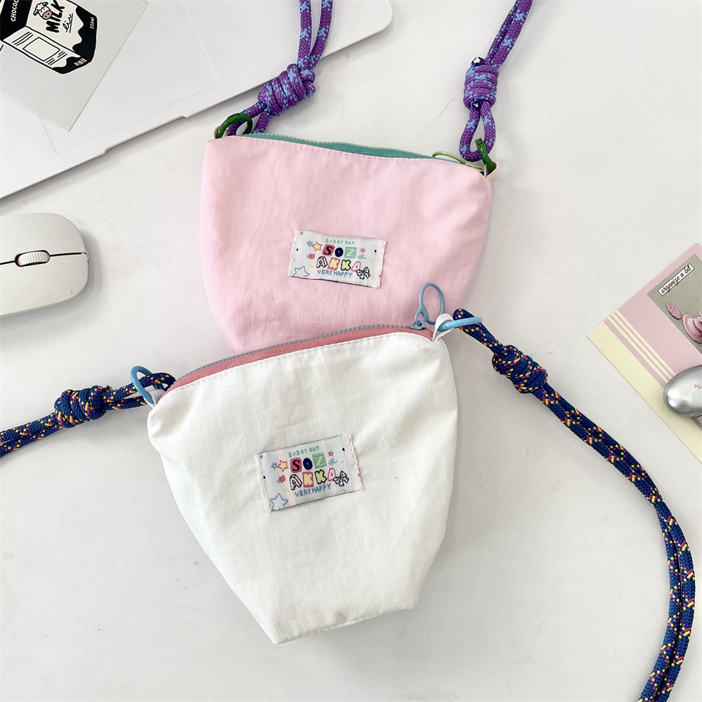 53305 Niche Design Mobile phone Bag 2025 Spring New Casual and Fashionable Women's solid color single-shoulder crossbody bag Specification drawing