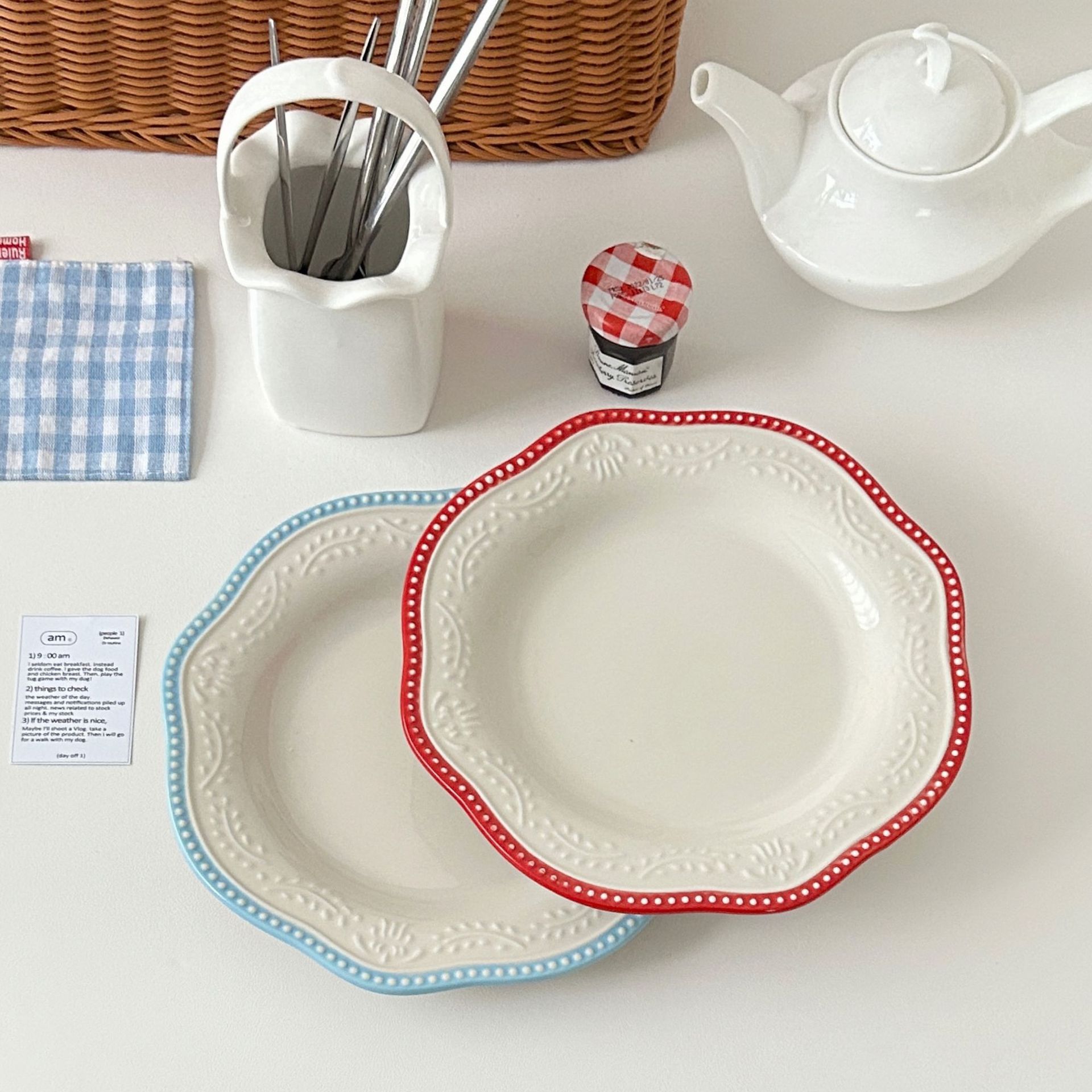 ins French retro lace relief plates, ceramic tableware, Nordic Western plates, dessert plates, home breakfast plates details Picture